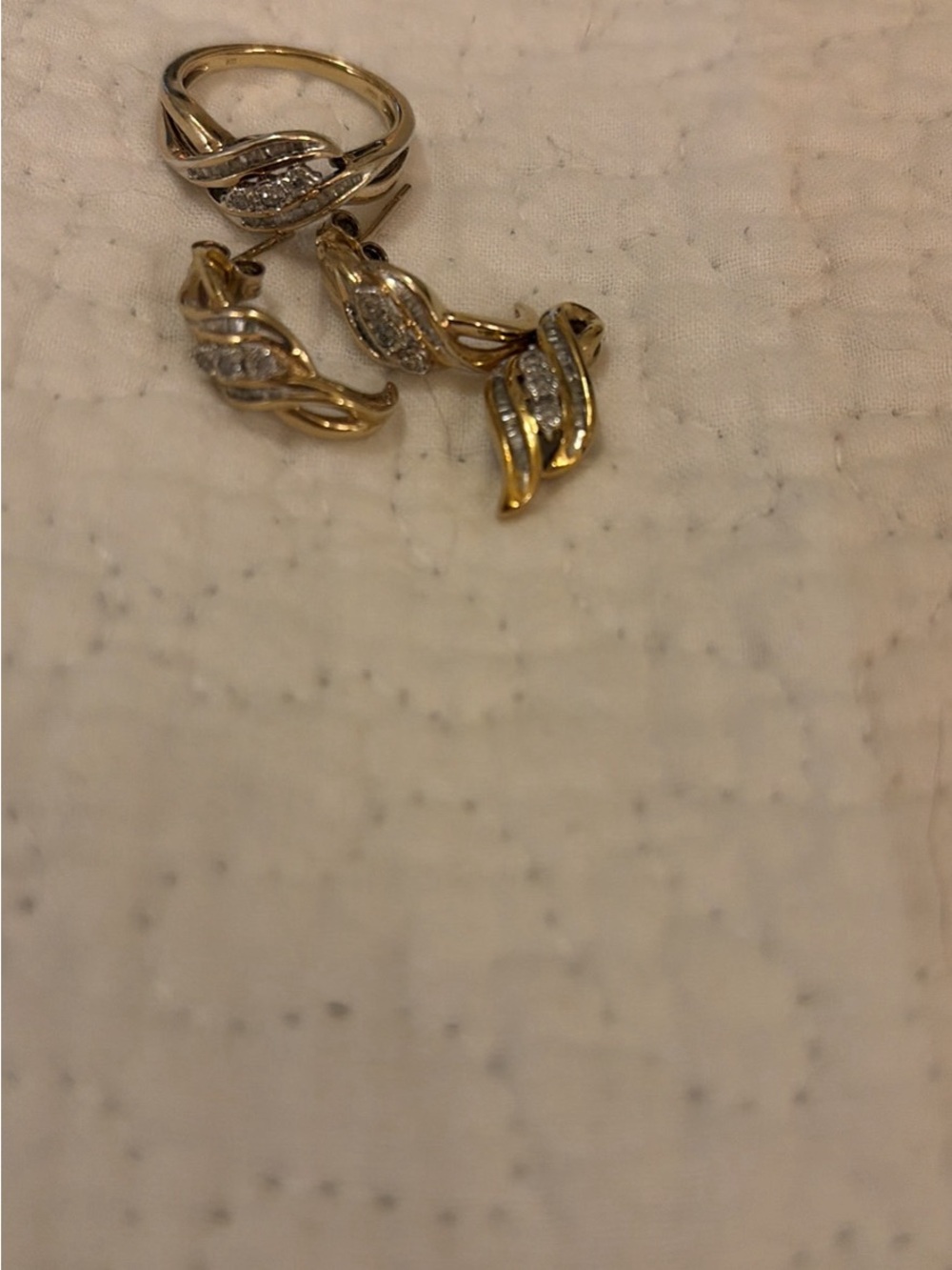 Gold Tone Women's Ring Earring and Pendant set